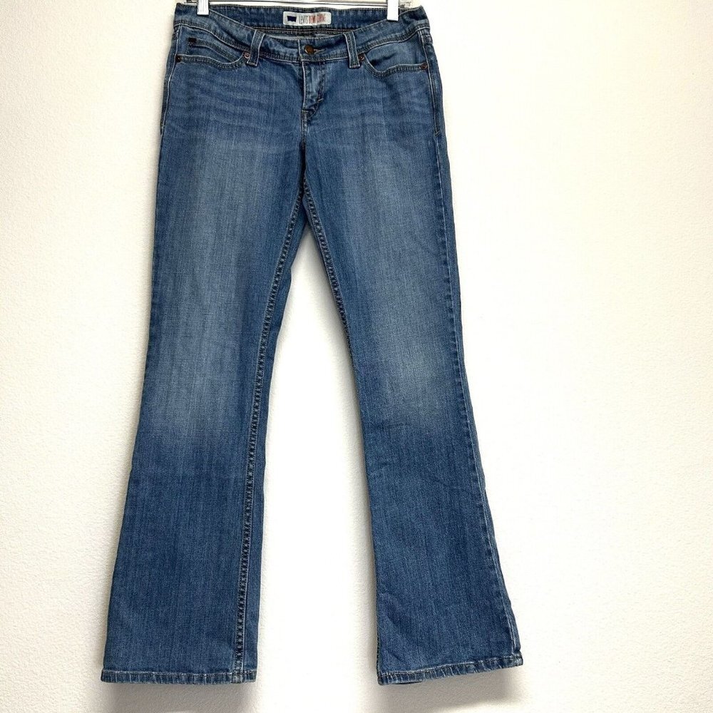 Levis  Demi Curve Bootcut Jeans Women's Sz 9M Blue Stretch Wide Leg Medium Wash